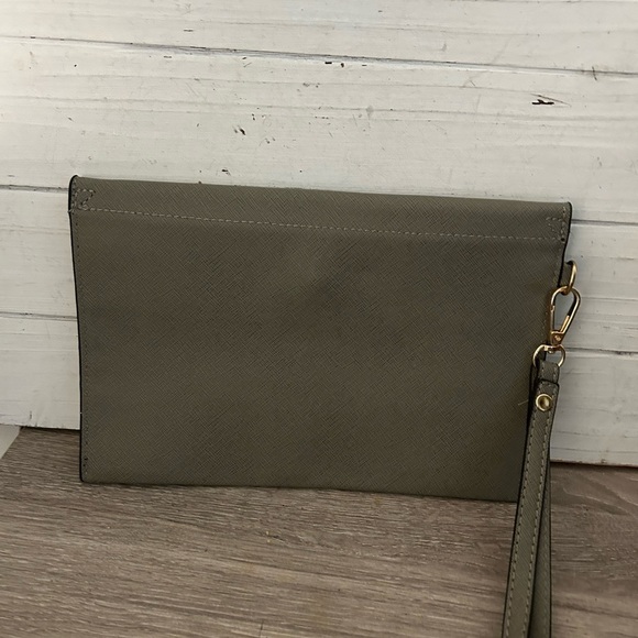 Elegant Elim & Paul Olive Wristlet Clutch - Picture 2 of 5